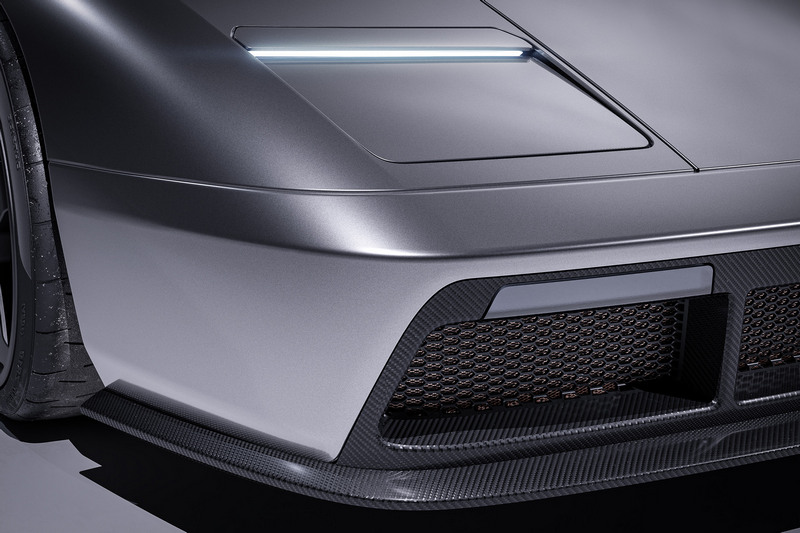 Diablo Restomod車頭與頭燈都有進行修改。