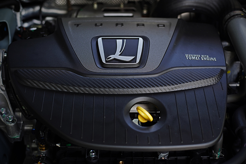 1.8升渦輪增壓引擎帶來202匹與30.6公斤米輸出，平均油耗數據則為12km/L。