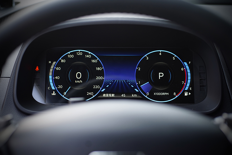 初始的Normal Mode顯示在數位儀錶為藍色。