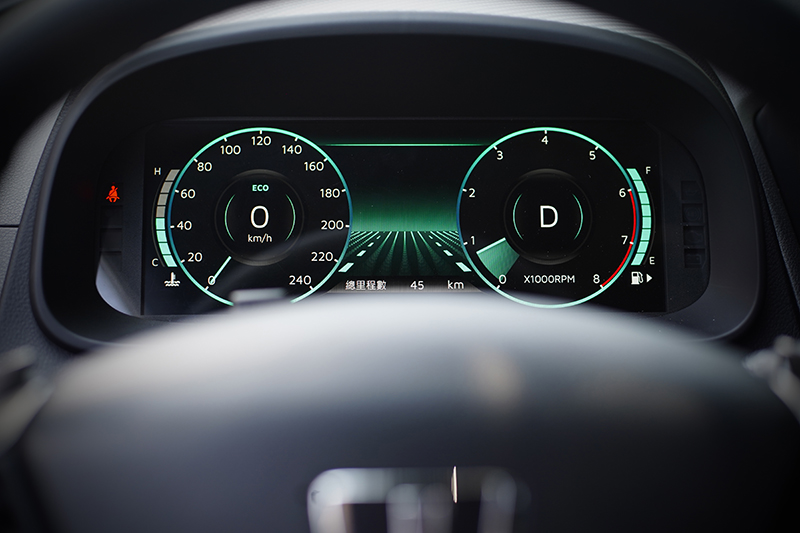 按下節能模式ECO Mode按鍵數位儀錶將顯示漂亮的綠色。