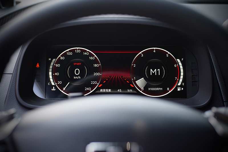 手動換檔時將進入Sport Mode,很合理的將以更具熱血意象的紅色呈現。