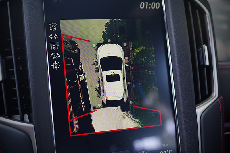 環景勁化版以上車型的行車AR影像系統、AR底盤透視影像與環車AR安全影像等畫面都會顯示在12吋直立式中控螢幕上。