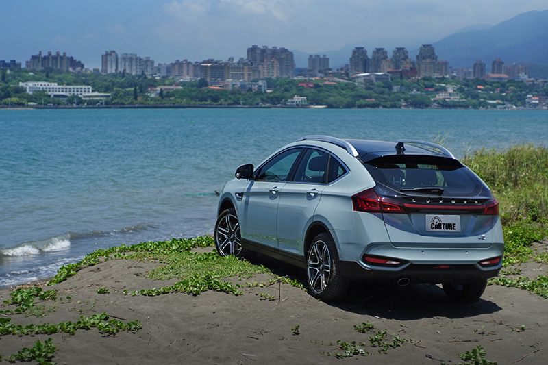 新增試駕車的星曜灰等車色,讓U6 Neo看來更加時尚有型。