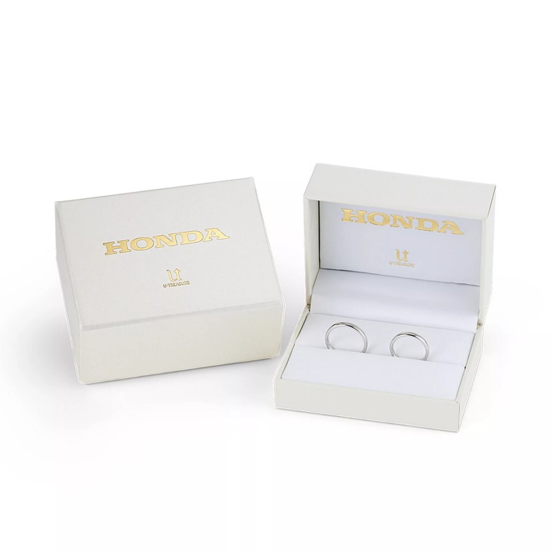 戒指的盒裝也有Honda字體,彰顯這個產品的特別之處。