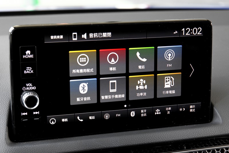 9吋觸控螢幕操作順暢也提供你用車所需功能。