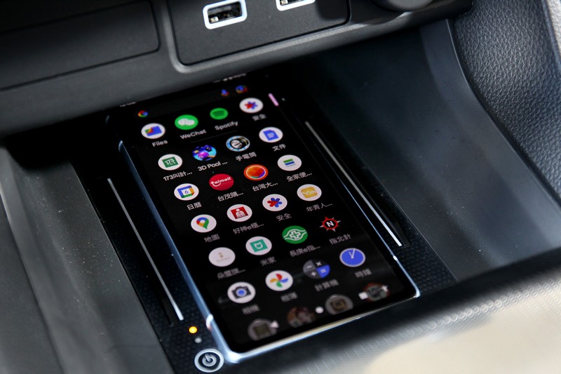 無線充電也沒缺少。