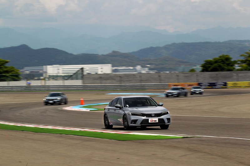 Civic e:HEV在賽道表現出奇的好,懸吊支撐夠力車尾微微滑特性帶來十足樂趣。