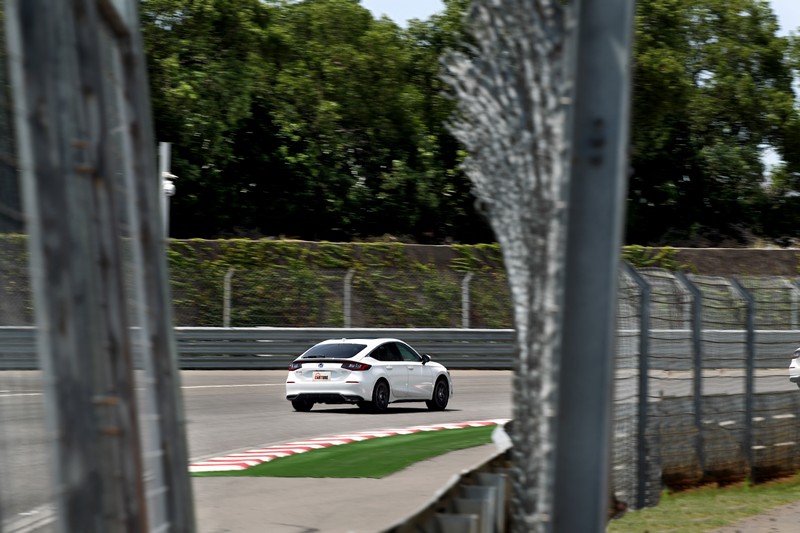 Civic e:HEV的動力在賽道上就顯得略為不足,但卻也能讓人放心操駕。