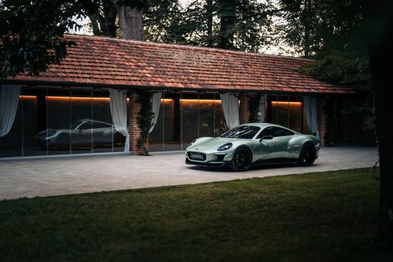 Project V的外貌更像是超級跑車,不過依舊不難發現原本品牌的車輛經典風格。