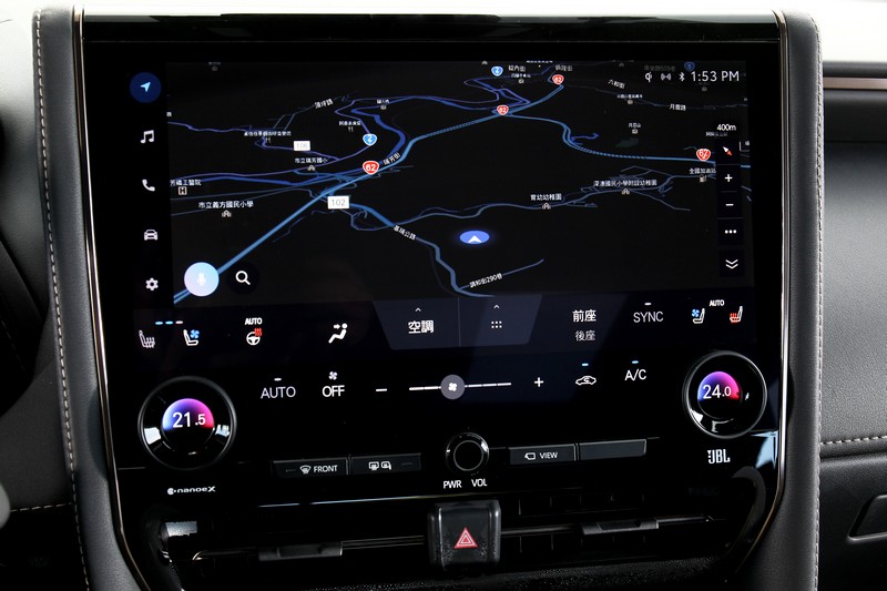 14吋觸控式中央螢幕畫質細膩，恆溫空調旋鈕也比照Lexus採幕中有幕的設計手法。