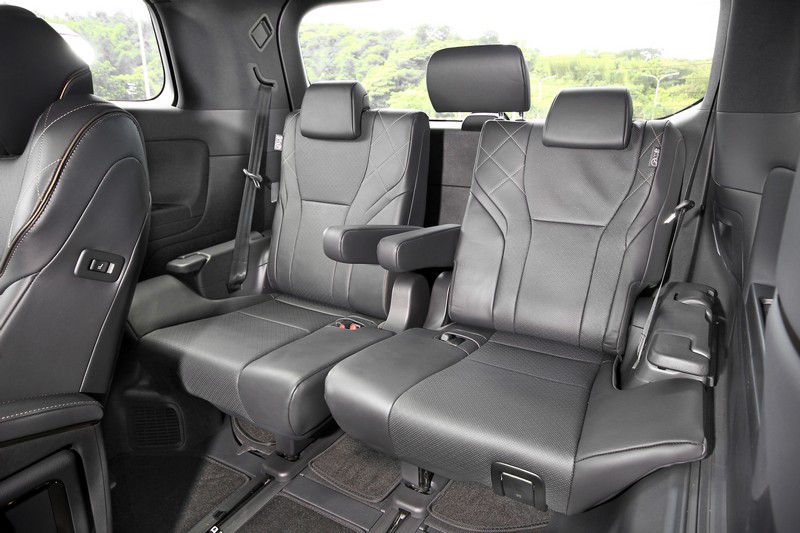 第三排座椅可自由設定雙人或是三人乘坐，姿勢與角度甚至比許多對手的第二排還要討喜。