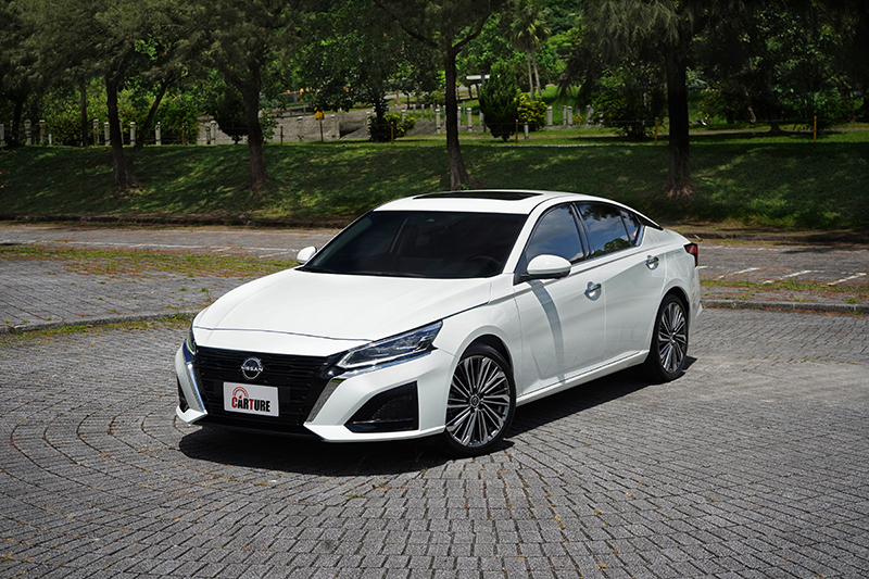 Altima V-Motion水箱護罩有進行調整,尺碼為4,900mm×1,852mm×1,444mm、軸距2,825mm。