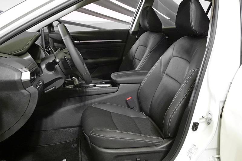 Altima前座同樣也有加熱，而且駕駛座調整則為10向。