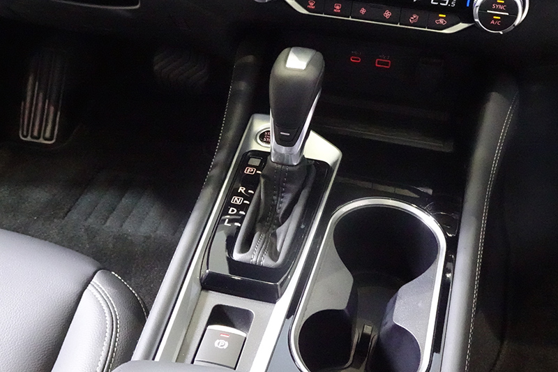 Altima排檔就是傳統設計。