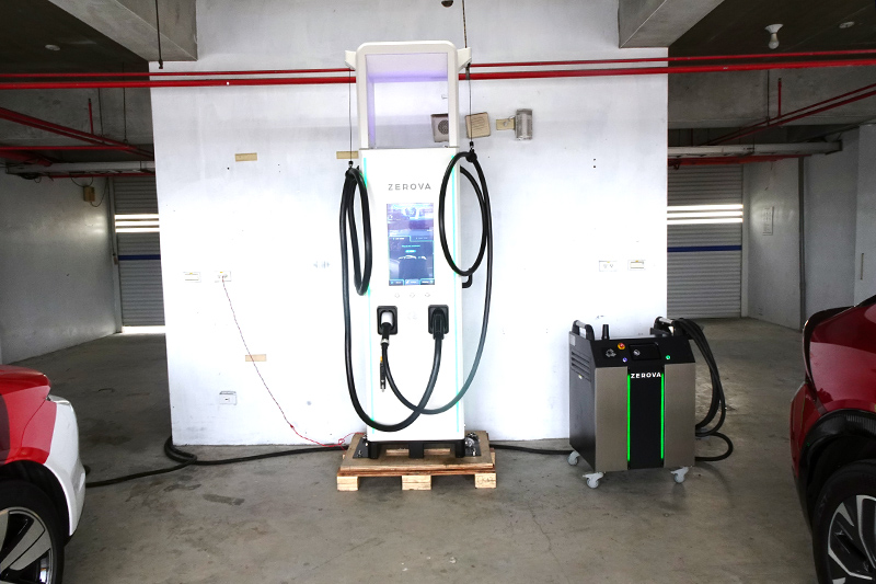 面對「由油轉電」的未來趨勢超前佈局,設將置電動車專用DC充電Pit Zone整備區。