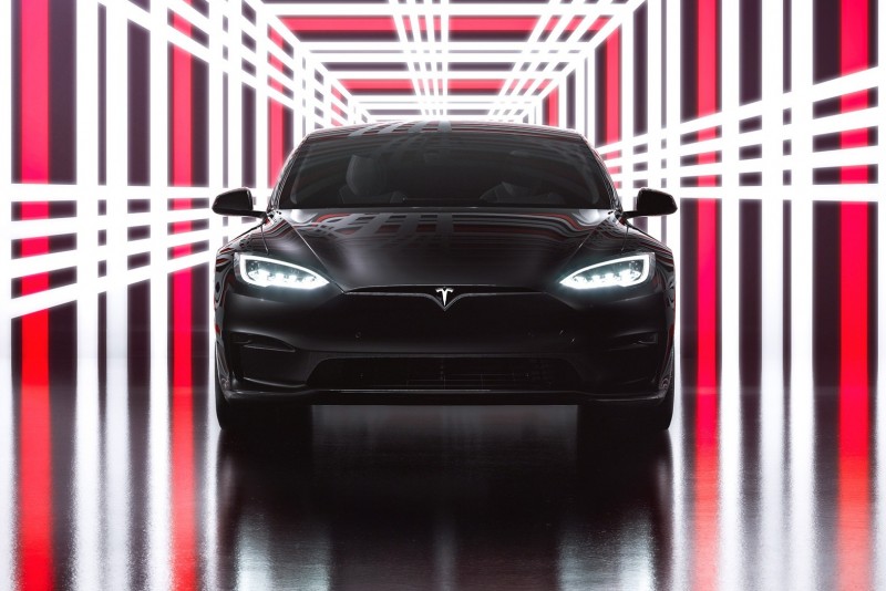 特斯拉2017~2020年的股東薪酬過高引起股東不滿,現在他們決議償還約台幣228.6億元的薪酬達成和解。