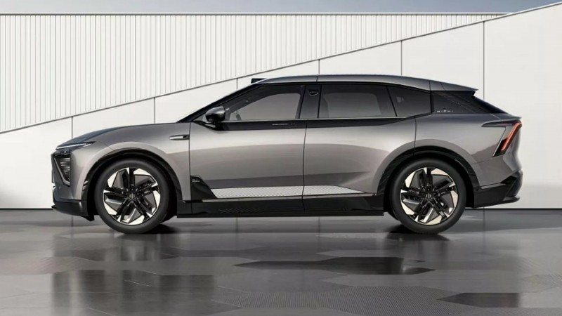 車長4,938mm其實並不小,而這樣的身型以及動力系統,其售價並不算是特別昂貴。