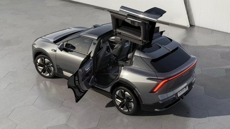 後門特殊的分離式開啟裝置從發表以來就受到關注，也是這輛車最吸睛的地方。