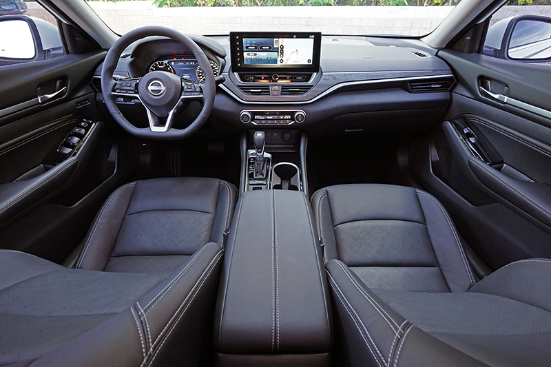 座艙線條相當和諧，用料與質感皆屬同級前段班。