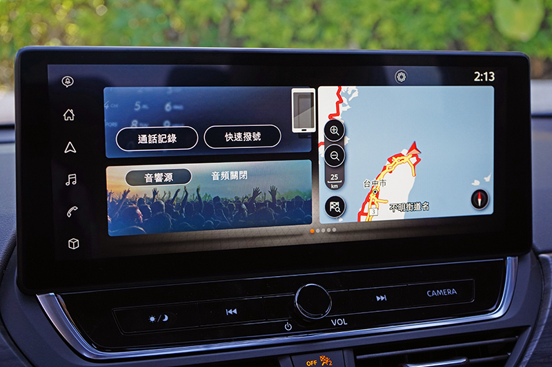 改以12.3吋呈現的中央觸控顯示螢幕,分割為左右介面提供更豐富的資訊顯示內容。