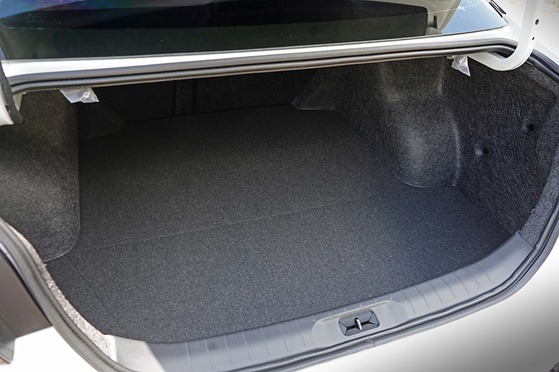行李廂具備437升容積,開口與寬度、深度設定以房車而言在水準之上。