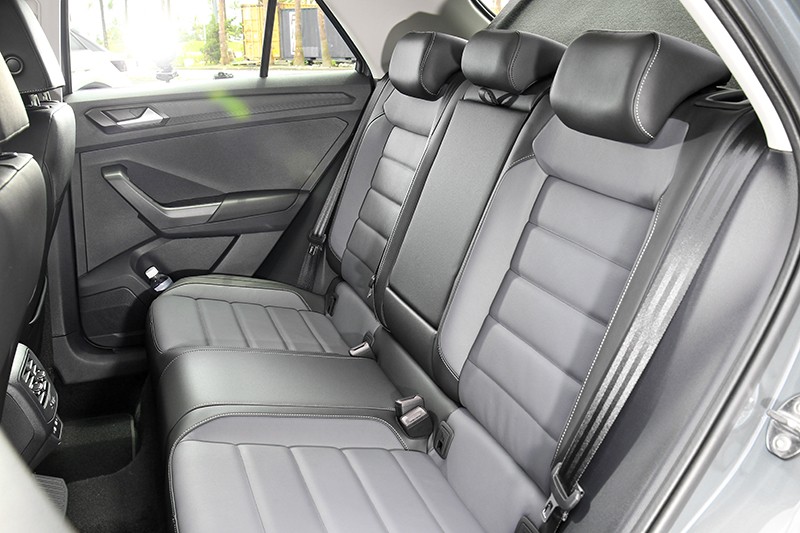 T-Roc與Tiguan不僅好載，後座2,594mm與2,678mm軸距有給予餘裕乘坐空間。