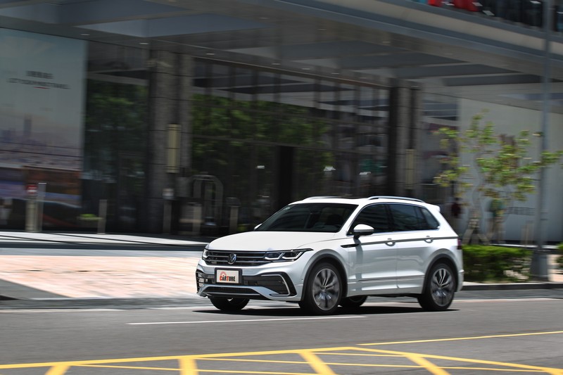 T-Roc 330擁有190hp/32.6kgm最大輸出,Tiguan 380則有著245hp/35.7kgm更出色的動力。