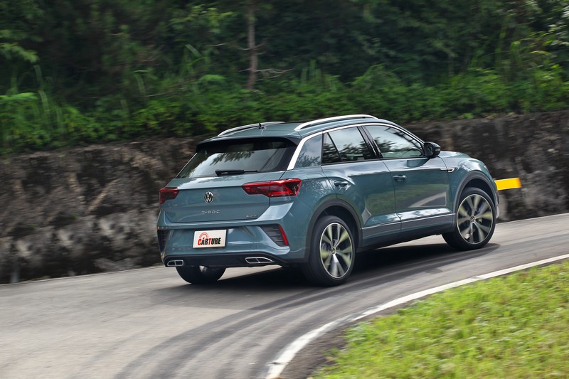 T-Roc 330與Tiguan 380皆有配置4Motion四輪驅動，T-Roc因尺碼較小緣故，所以前往飛鳥恰恰營區山路上相對比Tiguan來得靈活。