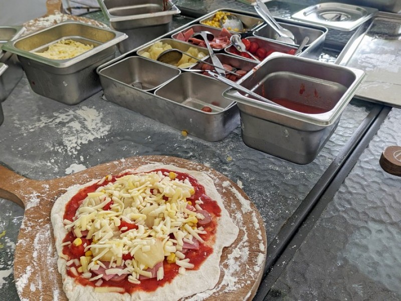 飛鳥恰恰有提供手作Pizza體驗。