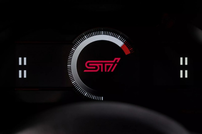 儀表內部也採用了STI專屬的動畫，讓車主可以感受到滿滿的運動氛圍。