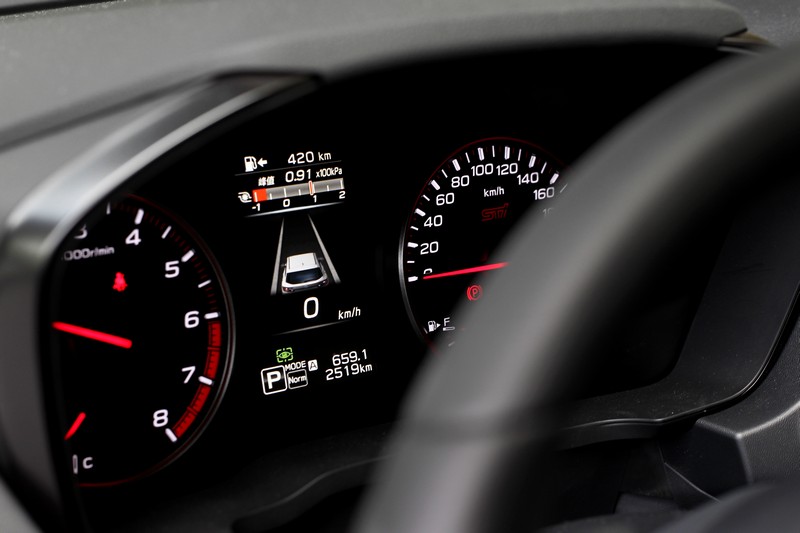 儀表配置4.2吋資訊幕可惜未有數位儀表。