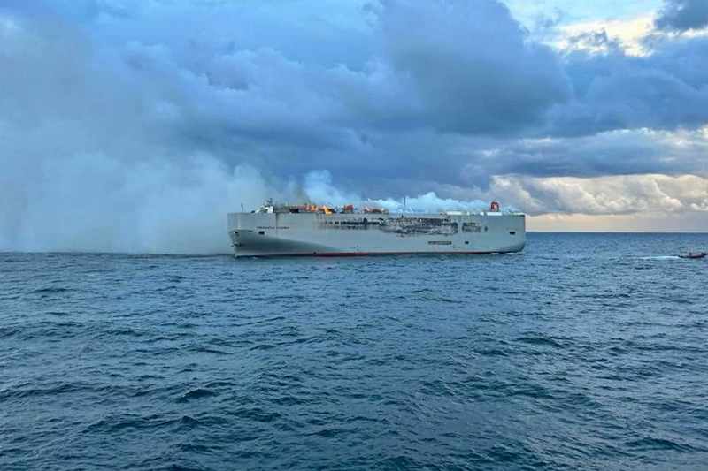 起火原因疑似是電動車起火有關。