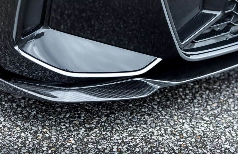 在車高降低了之後，整個空力套件更加貼地，讓視覺效果表現更好。