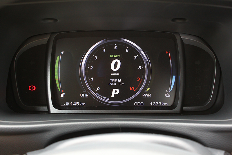 8吋數位儀錶確實是必要的,可提供電動車所需的多元資訊顯示。