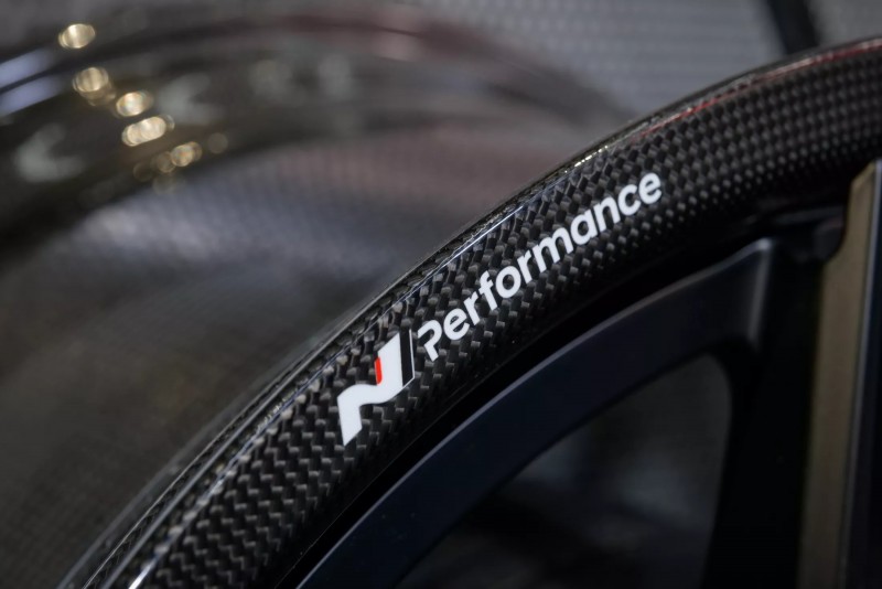 現代汽車即將會性能N車款打造碳纖維輪框,這種輪框材料通常只有超跑會使用。