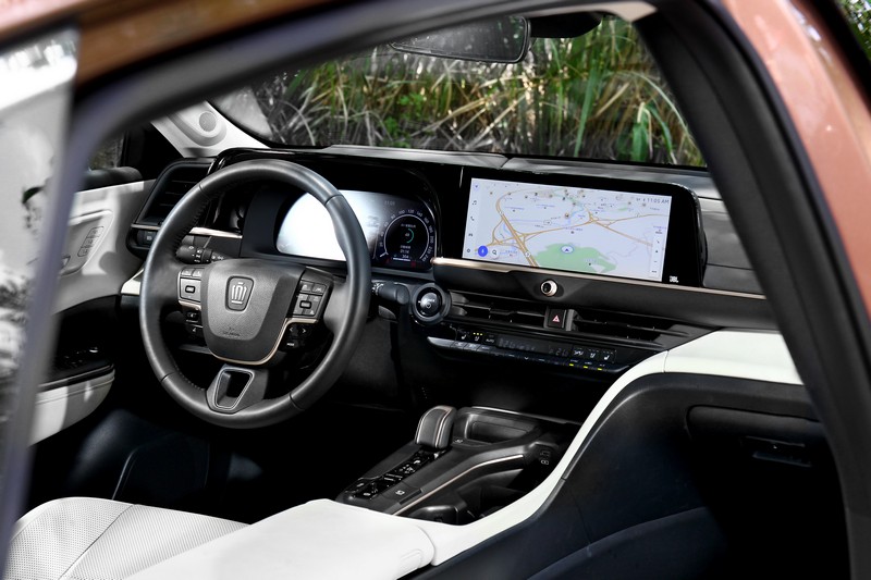 2.4 Turbo Hybrid專屬的雙色座艙可無料加選，讓質感更上一層樓。