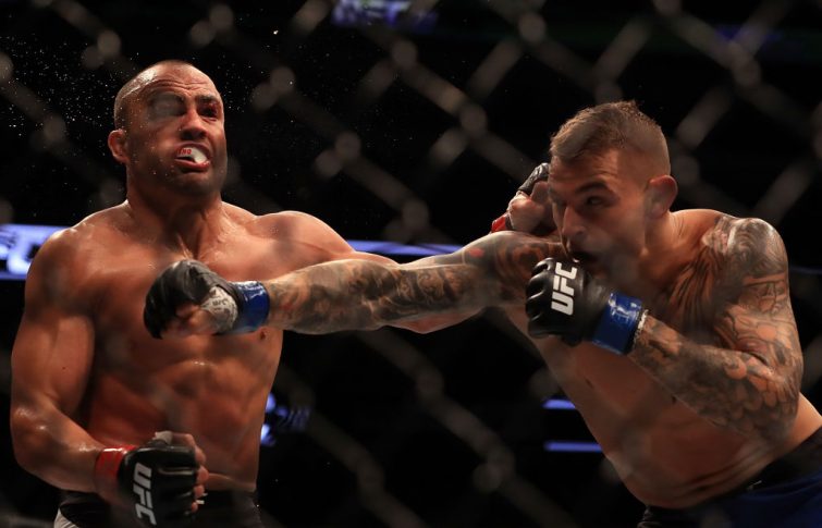 UFC 211:エディ・アルバレス vs. ダスティン・ポワリエ【アメリカ・テキサス州ダラス/2017年5月13日(Photo by Ronald Martinez/Getty Images)】