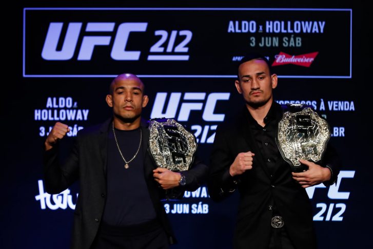 UFC 212:記者会見のフェイスオフに臨んだジョゼ・アルドとマックス・ホロウェイ【ブラジル・リオデジャネイロ/2017年4月11日(Photo by Buda Mendes/Getty Images)】