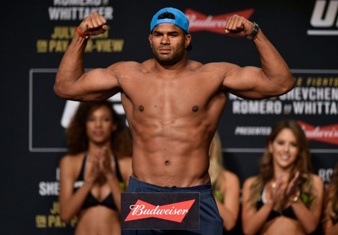 UFC 213:公式計量セレモニーに登場したアリスター・オーフレイム【アメリカ・ネバダ州ラスベガス/2017年7月7日(Photo by Jeff Bottari/Zuffa LLC/Zuffa LLC via Getty Images)】