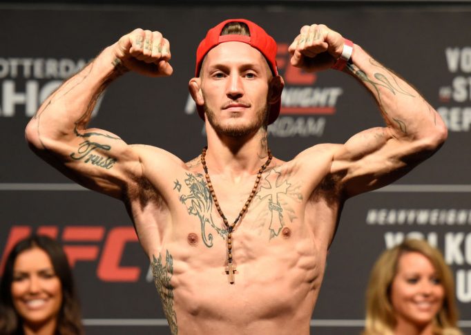 UFCファイトナイト・ロッテルダム:公式計量セレモニーに登場したマイク・サンチアゴ【オランダ・ロッテルダム/2017年9月1日(Photo by Josh Hedges/Zuffa LLC/Zuffa LLC via Getty Images)】