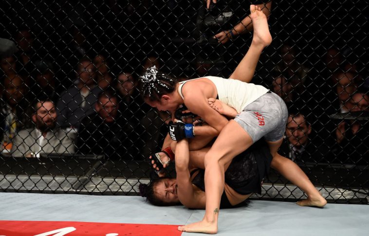 UFC 219:シンシア・カルビーヨ vs. カーラ・エスパルザ【アメリカ・ネバダ州ラスベガス/2017年12月30日(Photo by Jeff Bottari/Zuffa LLC/Zuffa LLC via Getty Images)】
