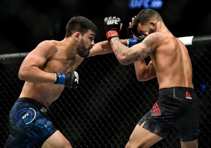 UFC 220:ダン・イゲ vs. フリオ・アルセ【アメリカ・マサチューセッツ州ボストン/2018年1月20日(Photo by Brandon Magnus/Zuffa LLC/Zuffa LLC via Getty Images)】