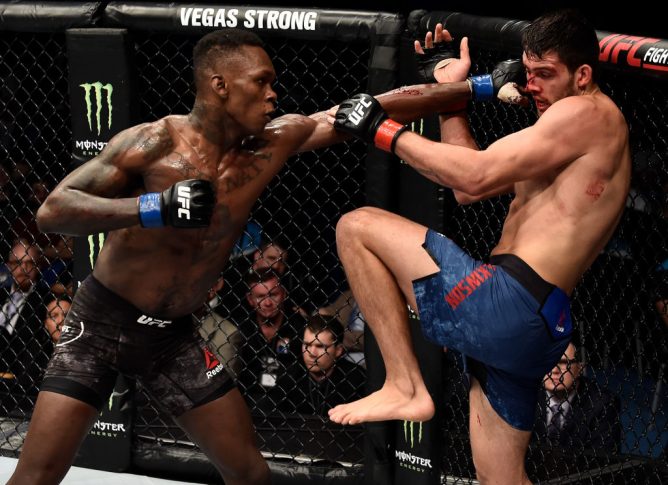 UFC 221:ロブ・ウィルキンソン vs. イズラエル・アデサニヤ【オーストラリア・パース/2018年2月11日(Photo by Jeff Bottari/Zuffa LLC/Zuffa LLC via Getty Images)】