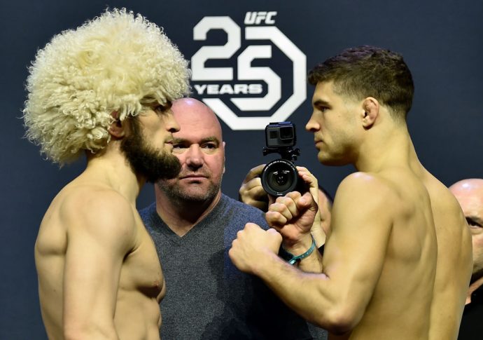 UFC 223:フェイスオフに臨んだハビブ・ヌルマゴメドフとアル・アイアキンタ【アメリカ・ニューヨーク州ブルックリン/2018年4月6日(Photo by Jeff Bottari/Zuffa LLC/Zuffa LLC via Getty Images)
