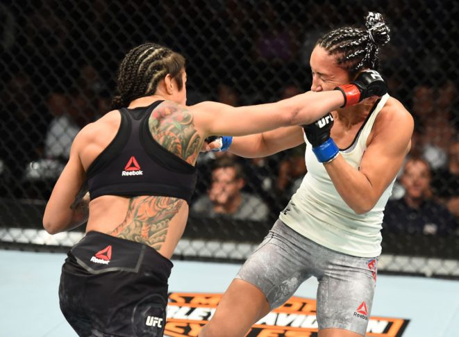 UFC 225:クラウディア・ガデーリャ vs. カーラ・エスパルザ【アメリカ・イリノイ州シカゴ/2018年6月9日(Photo by Josh Hedges/Zuffa LLC/Zuffa LLC via Getty Images)】