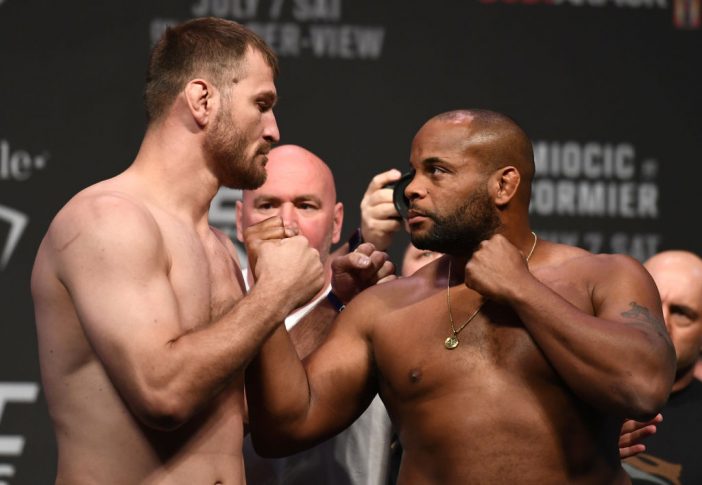 UFC 226:公式計量セレモニーでフェイスオフに臨むスティペ・ミオシッチとダニエル・コーミエ【アメリカ・ネバダ州ラスベガス/2018年7月6日(Photo by Josh Hedges/Zuffa LLC/Zuffa LLC via Getty Images)】