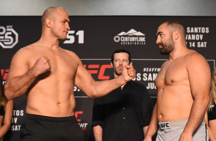 UFCファイトナイト・アイダホ:公式計量後のフェイスオフに臨んだジュニオール・ドス・サントスとブラゴイ・イワノフ【アメリカ・アイダホ州ボイシ/2018年7月13日(Photo by Josh Hedges/Zuffa LLC)】