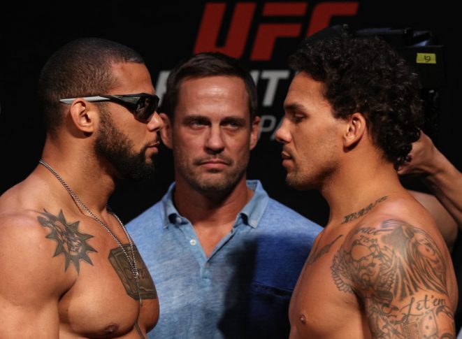 UFCファイトナイト・サンパウロ:フェイスオフに臨んだチアゴ・サントスとエリク・アンダース【ブラジル・サンパウロ/2018年9月21日(Photo by Buda Mendes/Zuffa LLC/Zuffa LLC via Getty Images)】