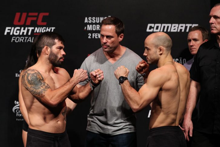 UFCファイトナイト・フォルタレザ:フェイスオフに臨んだハファエル・アスンソンとマルロン・モラエス【ブラジル・フォルタレザ/2019年2月1日(Photo by Buda Mendes/Zuffa LLC/Zuffa LLC via Getty Images)】