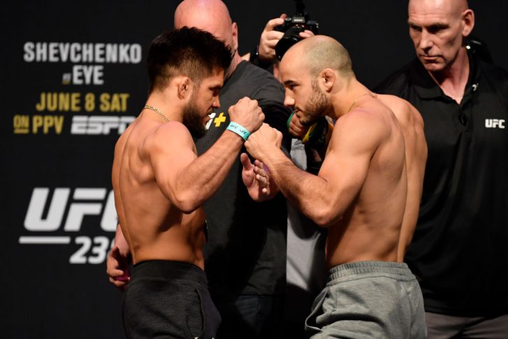 UFC 238:フェイスオフに臨んだヘンリー・セフードとマルロン・モラエス【アメリカ・イリノイ州シカゴ/2019年6月7日(Photo by Jeff Bottari/Zuffa LLC/Zuffa LLC via Getty Images)】